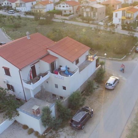 Apartments Leon Ražanac Екстериор снимка