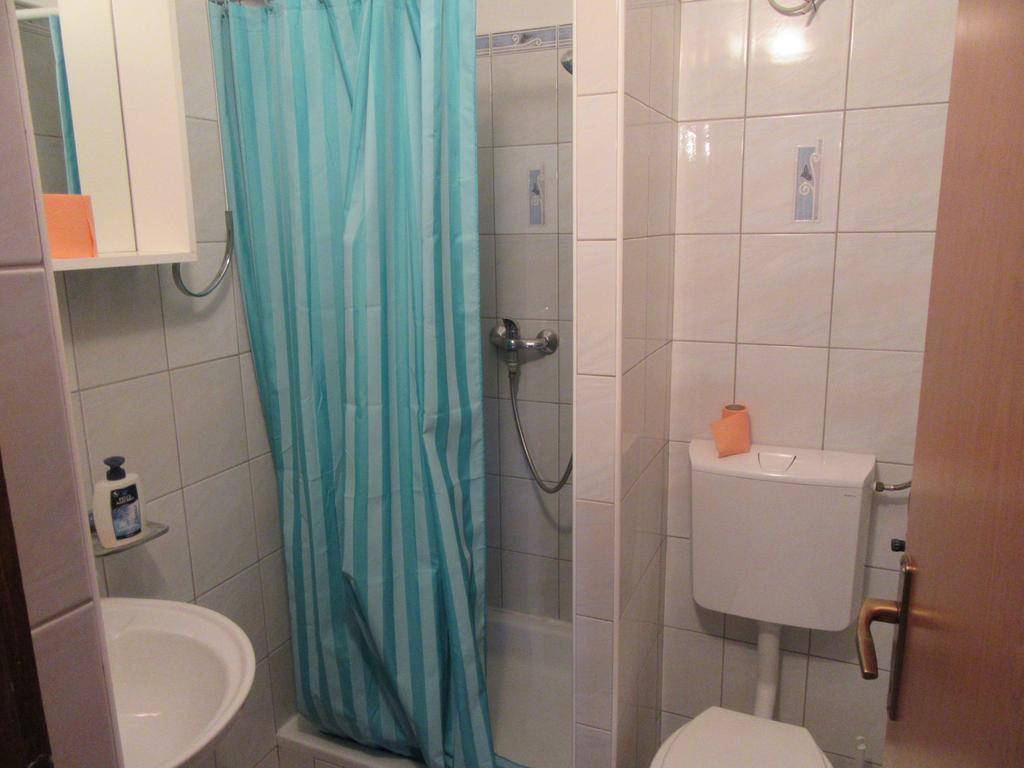 Apartments Leon Ražanac Екстериор снимка