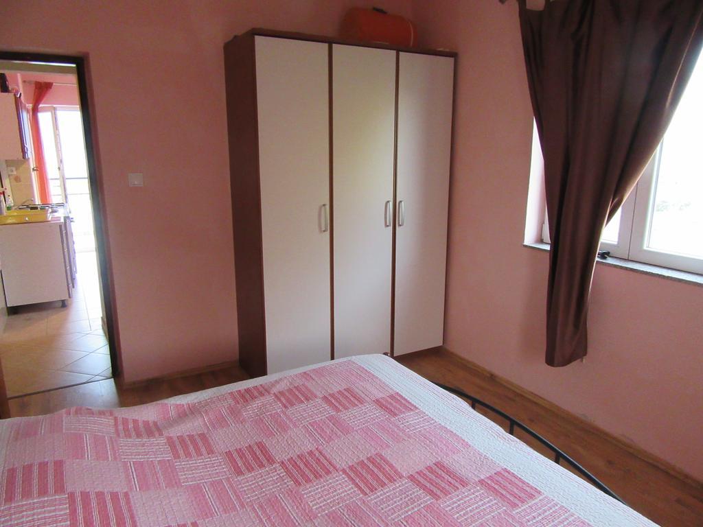 Apartments Leon Ražanac Екстериор снимка
