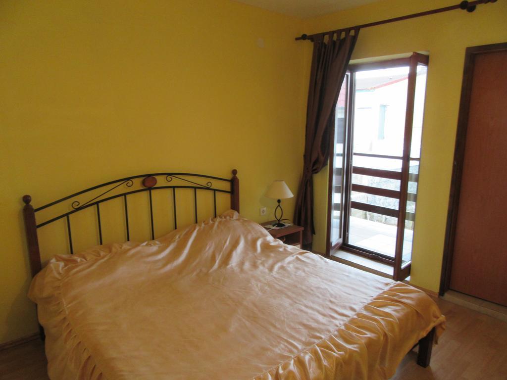 Apartments Leon Ražanac Екстериор снимка
