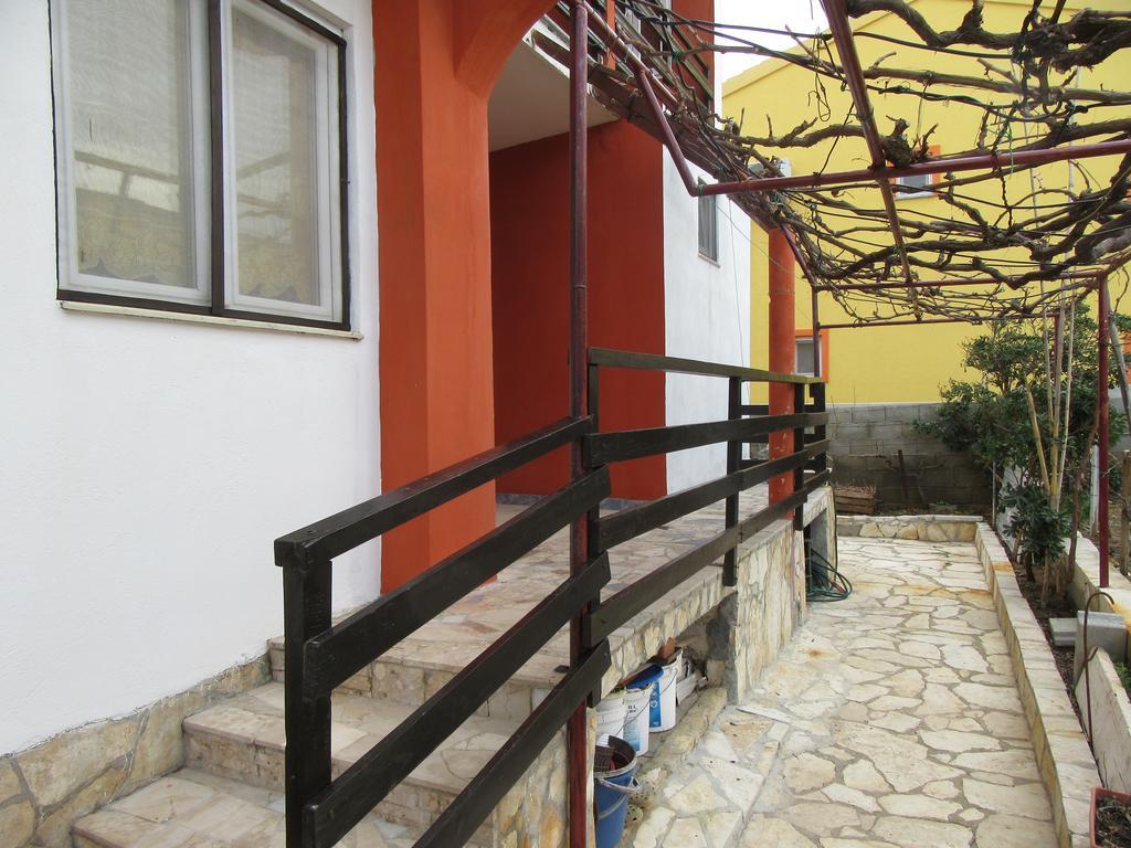 Apartments Leon Ražanac Екстериор снимка