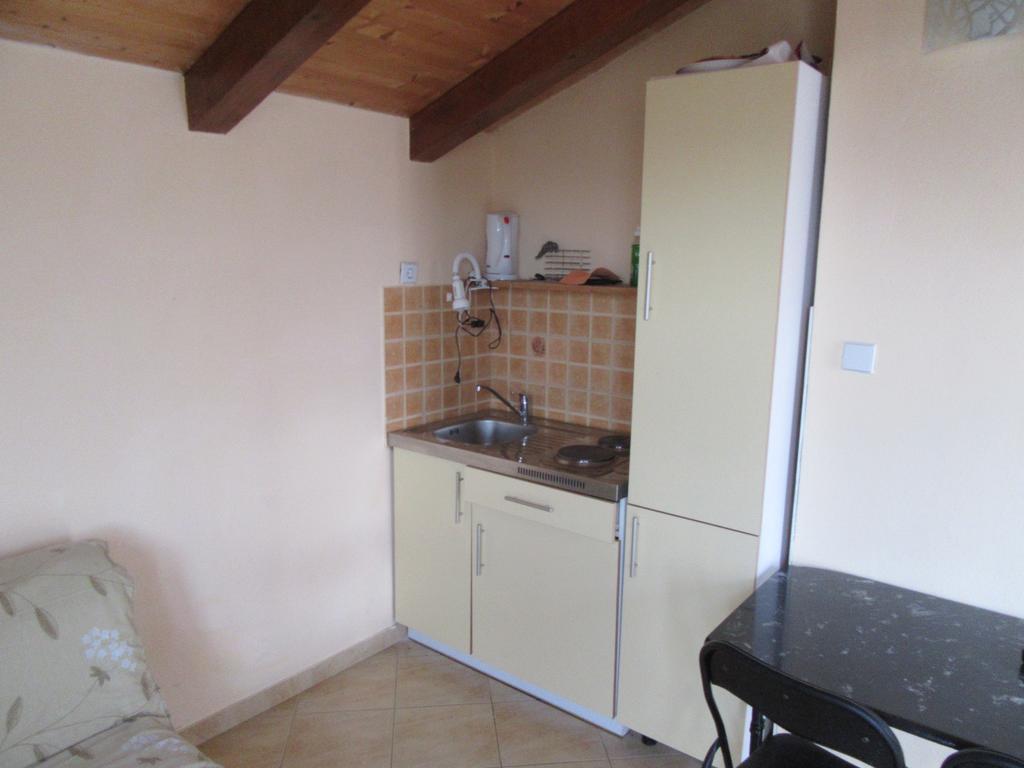 Apartments Leon Ražanac Екстериор снимка