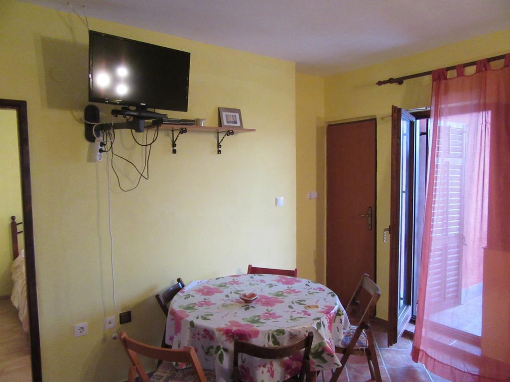 Apartments Leon Ražanac Екстериор снимка