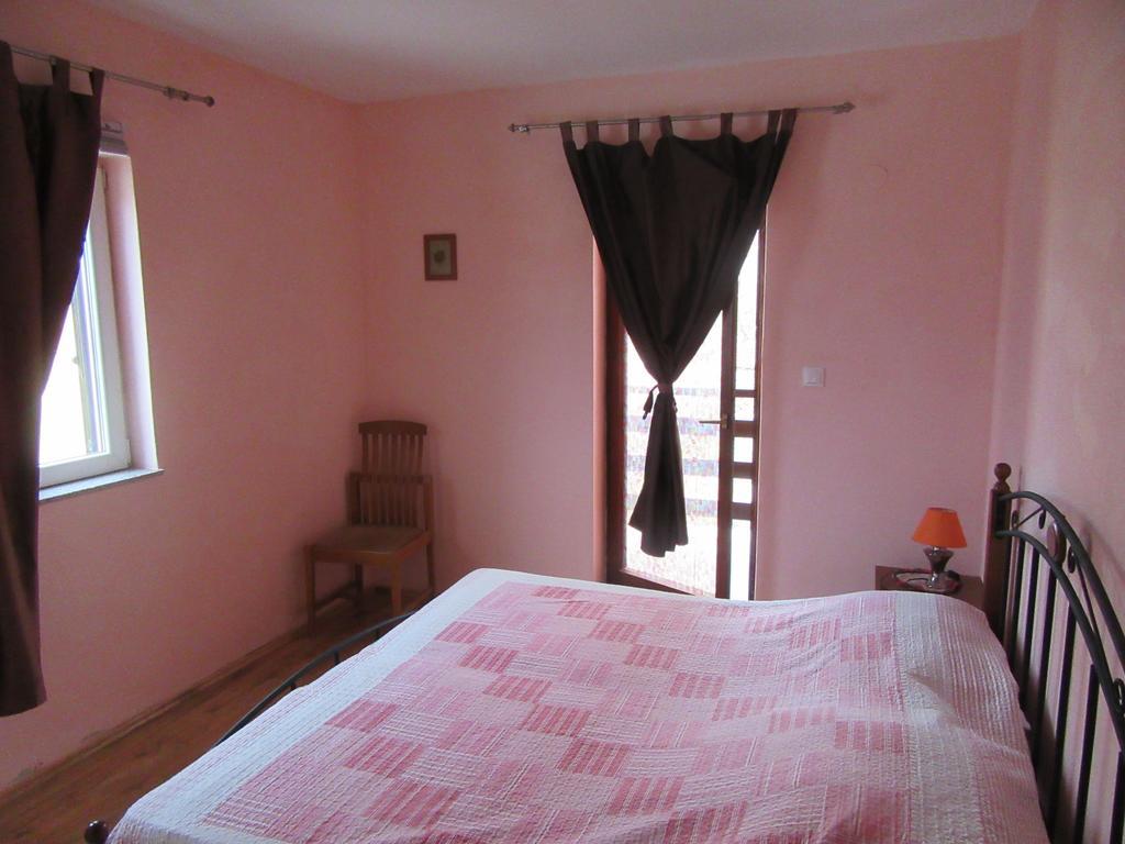 Apartments Leon Ražanac Екстериор снимка