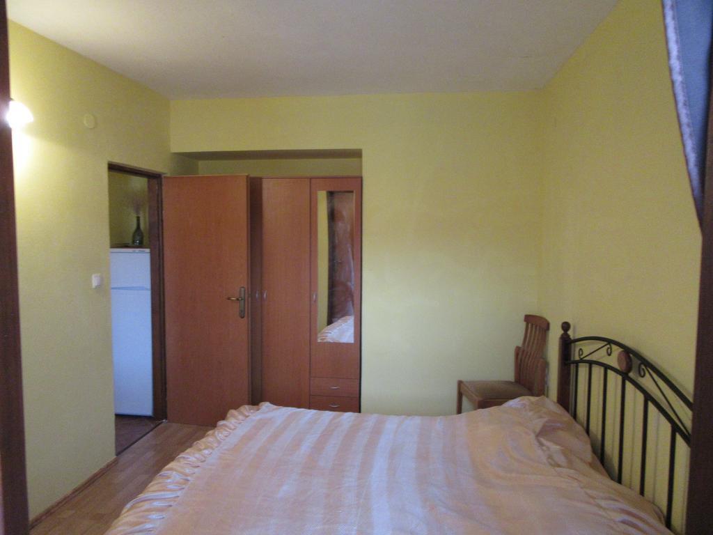 Apartments Leon Ražanac Екстериор снимка