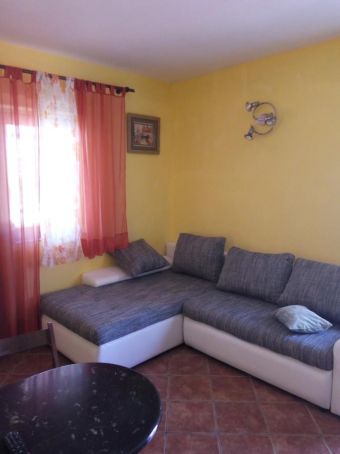 Apartments Leon Ražanac Екстериор снимка